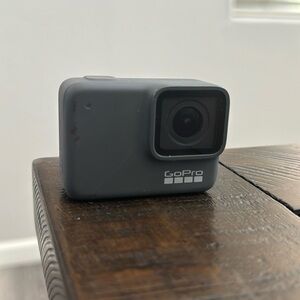 Go pro 7 silver collectable. Not very much usage on the touch screen go pro.